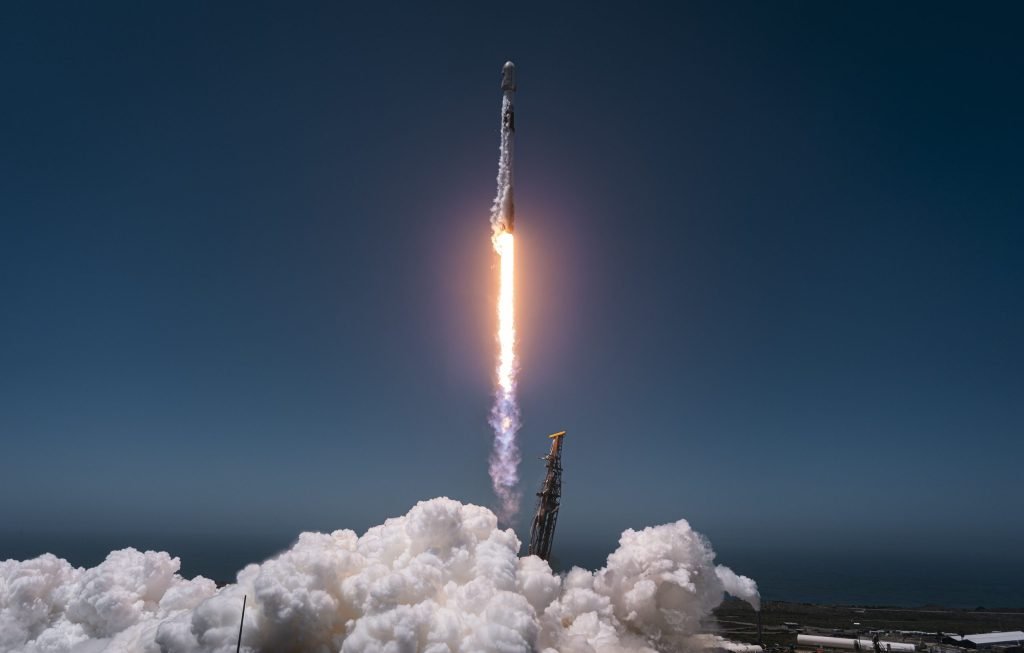 SpaceX и Военно-воздушные силы США: новый этап сотрудничества в области запуска спутников