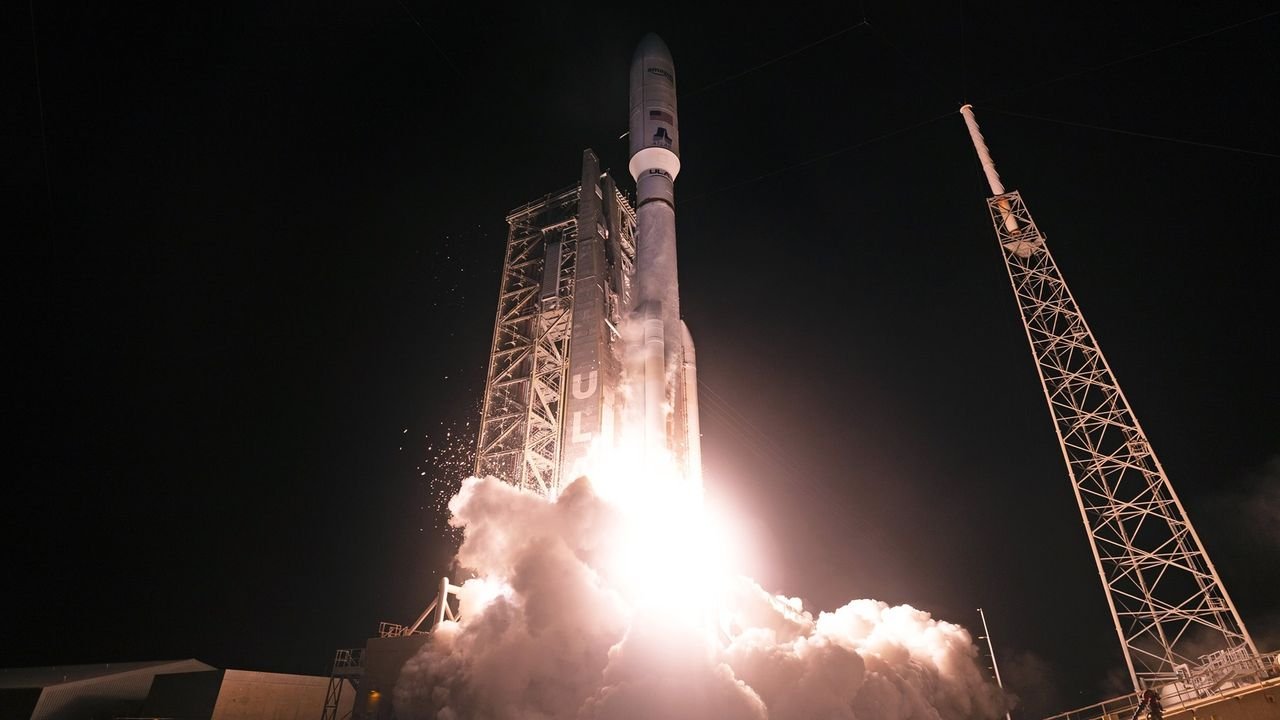 Atlas V запускает 29 спутников Amazon для глобального интернета