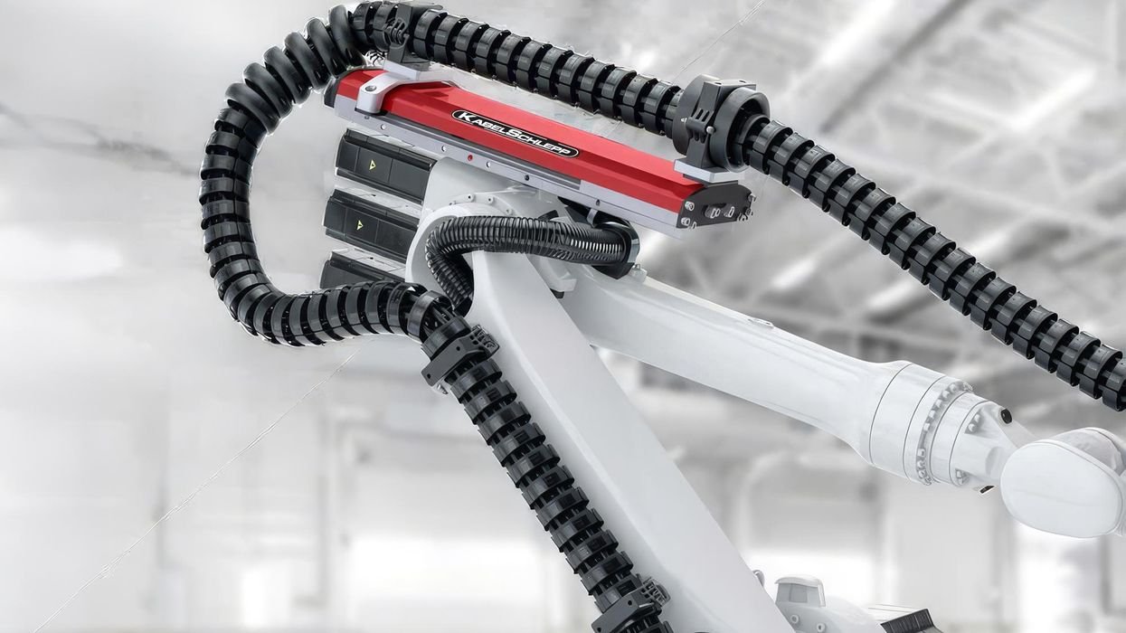 Революция в автоматизации: система Robotrax от Tsubaki KabelSchlepp для роботов с шестью осями